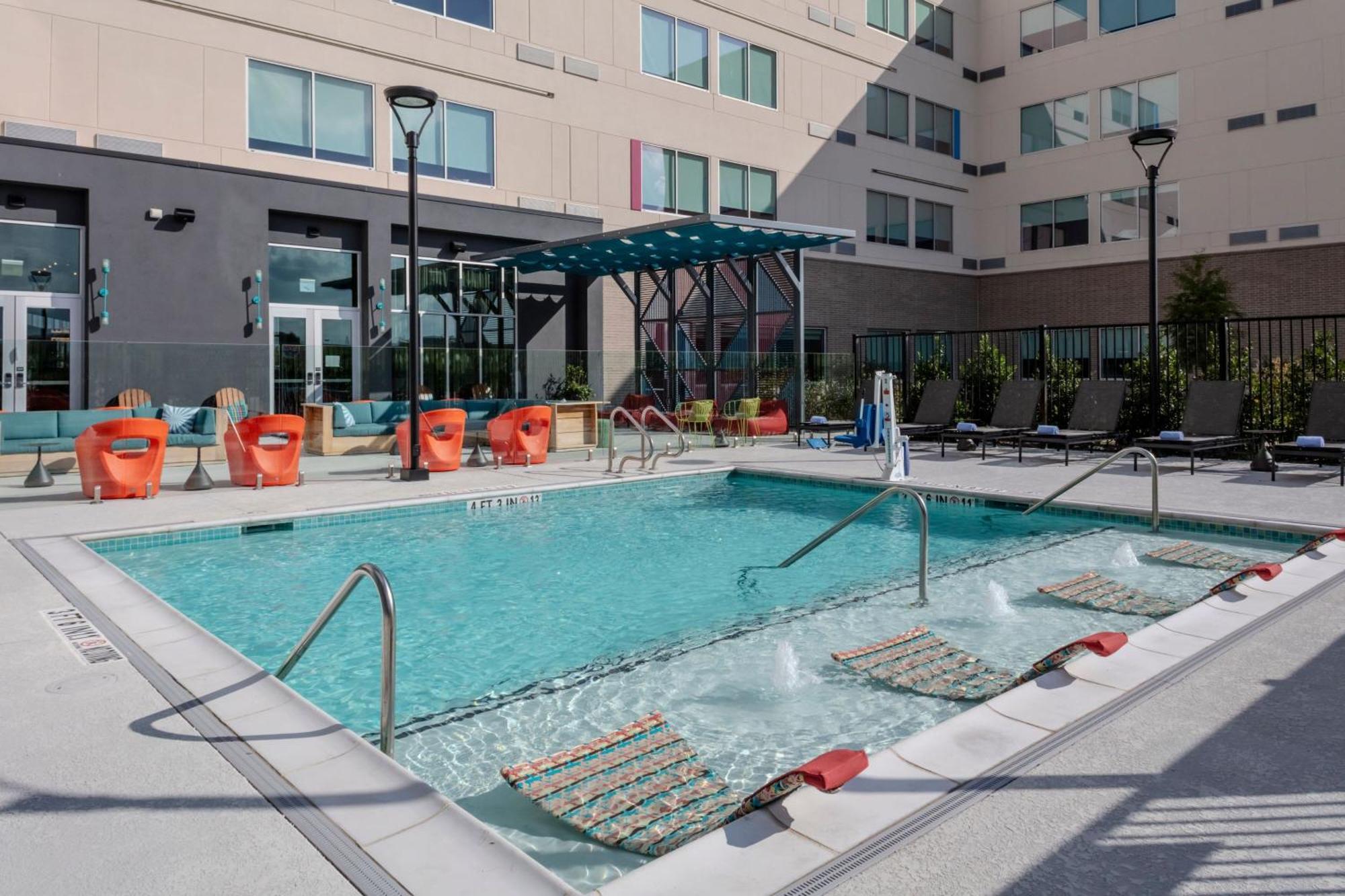 Aloft Dallas Arlington South Екстериор снимка
